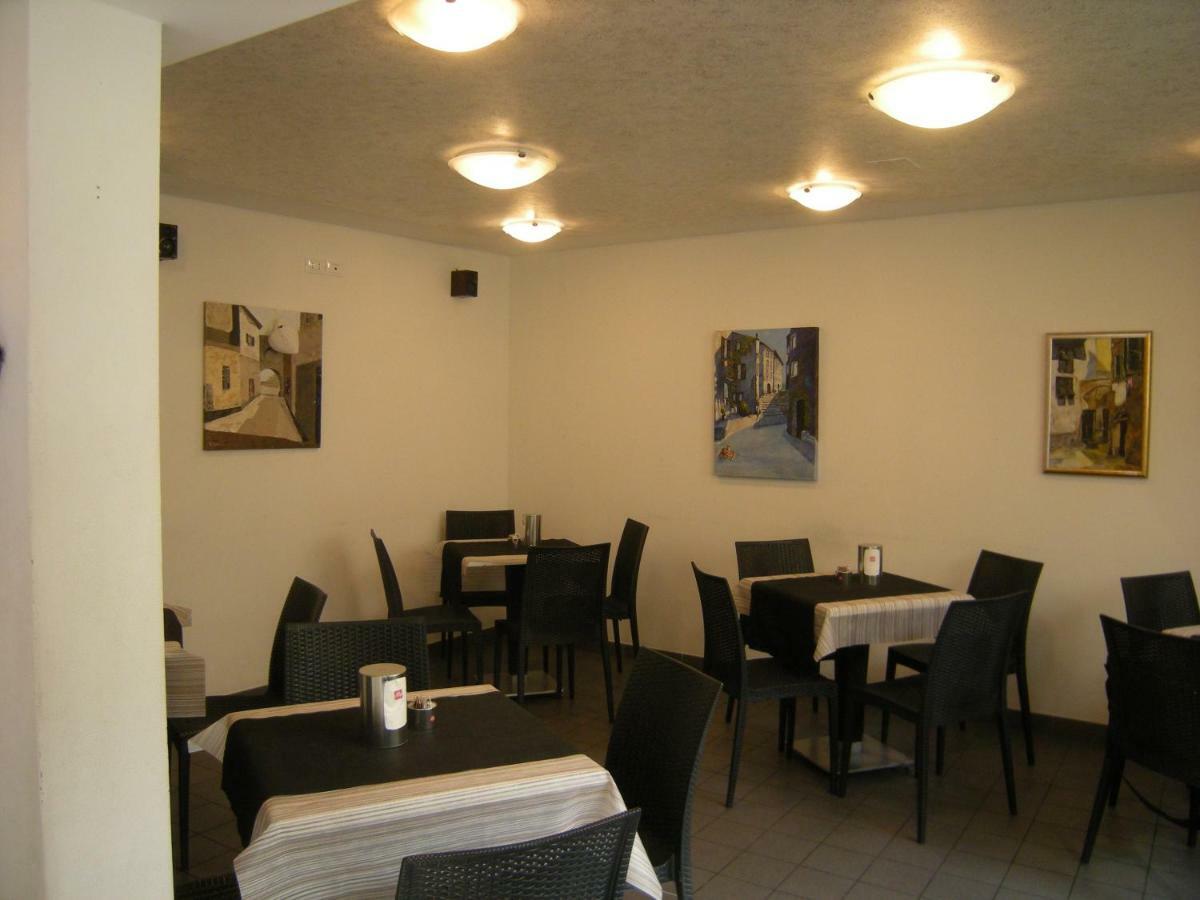 Hotel Al 106 Triest Zewnętrze zdjęcie